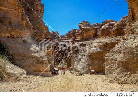 Entrance to Siq in Petra, Jordan 28591434