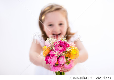 Little girl with flower bouquet Little girl with flower bouquet 28591563
