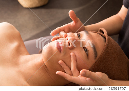 Men's beauty treatment salon 28591707