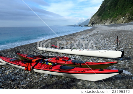 Clear water cliff canoe Clear water cliff canoe 28596373