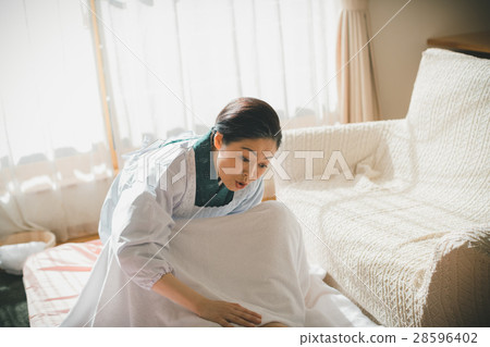 Childbearing, senior, 50' 28596402