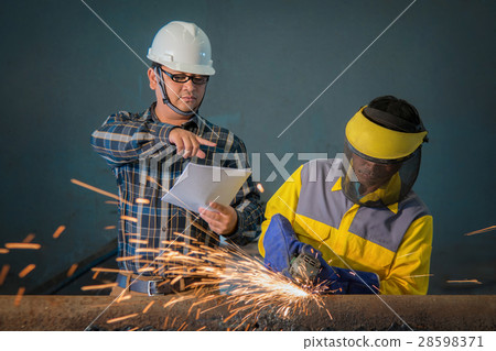 Welding working 28598371