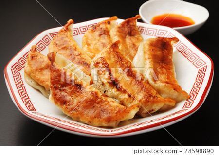 煎餃子 28598890