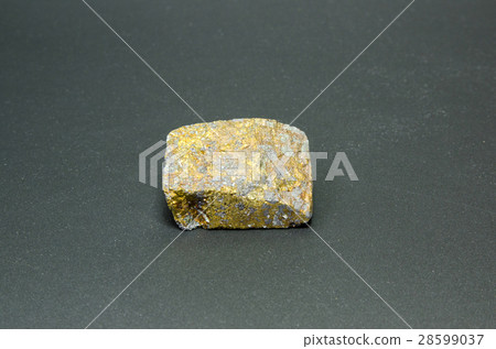 Chalcopyrite 28599037
