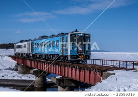 Running across the Sea of Okhotsk "Flowing Ice Story" Kushiomi Main Line 28599319