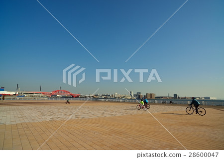 Families enjoying cycling at Shinjigake No. 1 jetty Families enjoying cycling at Shinjigake No. 1 jetty 28600047
