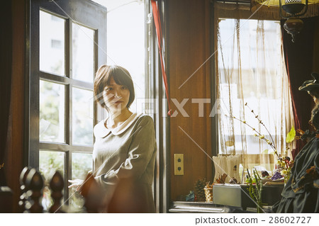 A woman who opens a door A woman who opens a door 28602727