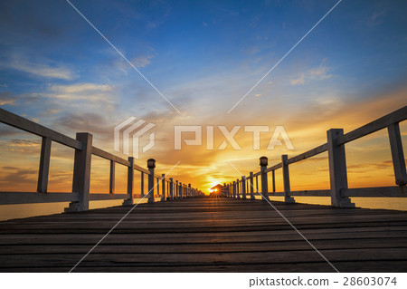 Wooded bridge 28603074