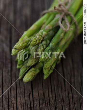 Bunch of fresh green asparagus spears Bunch of fresh green asparagus spears 28606393