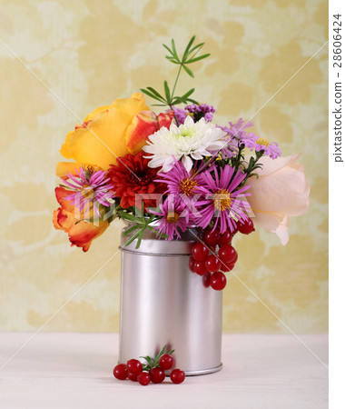 Bouquet of autumn flowers Bouquet of autumn flowers 28606424