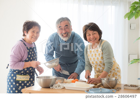 Japanese senior men and women going to cooking classes Japanese senior men and women going to cooking classes 28606497