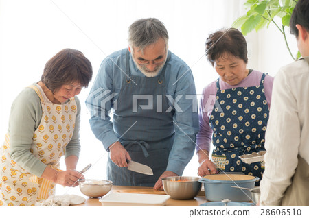 Japanese senior couple in cooking class Japanese senior couple in cooking class 28606510