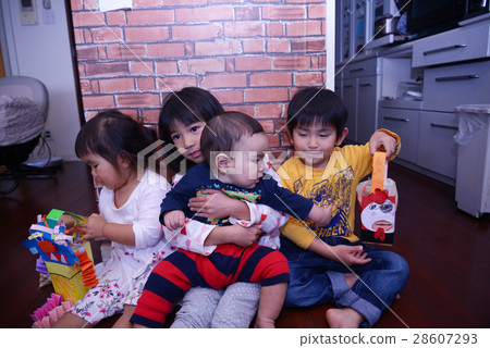 Energetic children 28607293