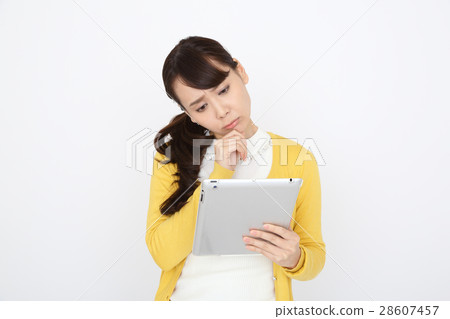 一個女人需要看著眼墊 一個女人需要看著眼墊 28607457