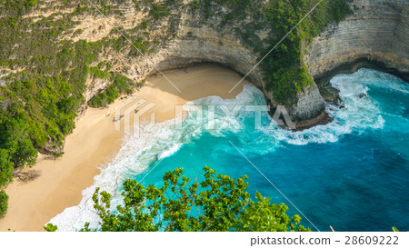Manta Bay or Kelingking Beach on Nusa Penida Manta Bay or Kelingking Beach on Nusa Penida 28609222