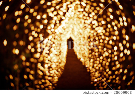 Blurred picture of yellow lamps hanging  28609908