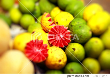 Fresh fruit market in India 28611056