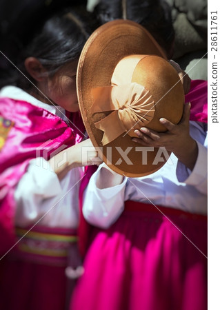 Native people from peruvian city dressed  28611761