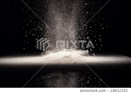 The loose  flour lies on the black background 28612102