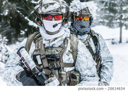 Soldiers in winter forest Soldiers in winter forest 28614634