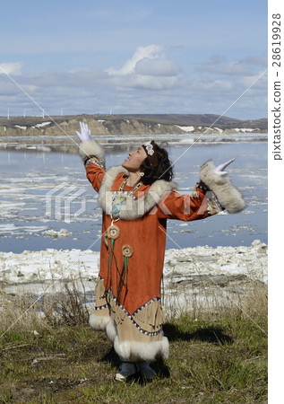 Dancing Chukchi wonan 28619928