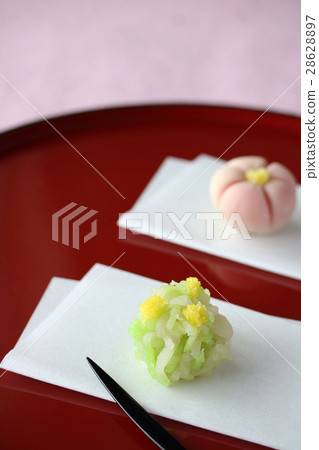 Spring Japanese sweets 28628897