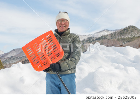 Senior to snow heavy snow zone Senior to snow heavy snow zone 28629302