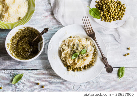 Pasta (spaghetti), green beans, sauce pesto Pasta (spaghetti), green beans, sauce pesto 28637000