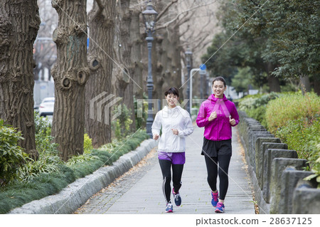 跑步的女孩 28637125