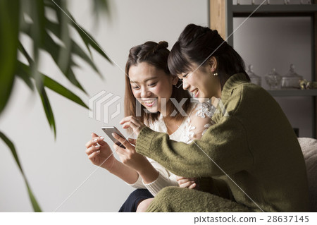 A woman watching a smaho in a room 28637145