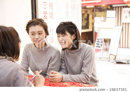 A woman fortunetelling A woman fortunetelling 28637381