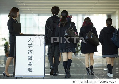 Examinees entering the examination site 28637932