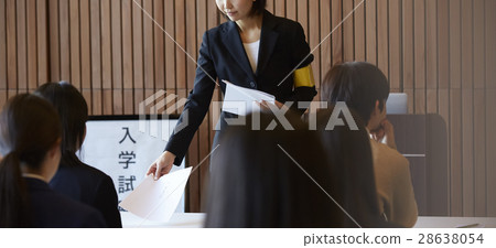 學生參加考試場地考試 學生參加考試場地考試 28638054