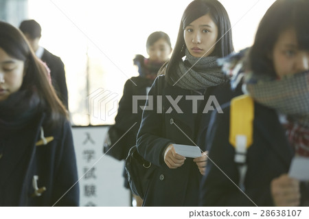 Examinees entering the entrance examination site Examinees entering the entrance examination site 28638107