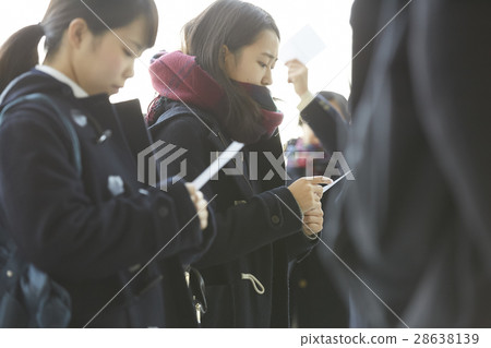 Announcement of successful applicant 28638139