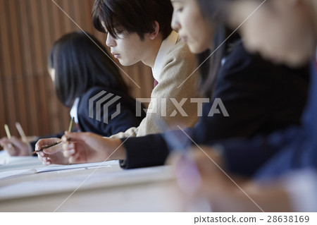 學生參加考試場地考試 28638169