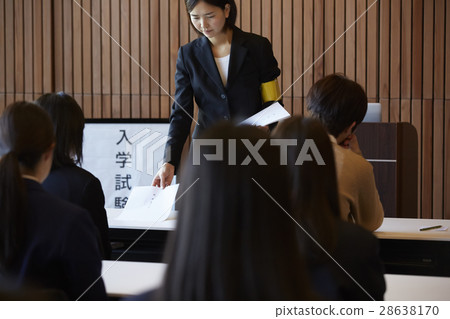 學生參加考試場地考試 學生參加考試場地考試 28638170