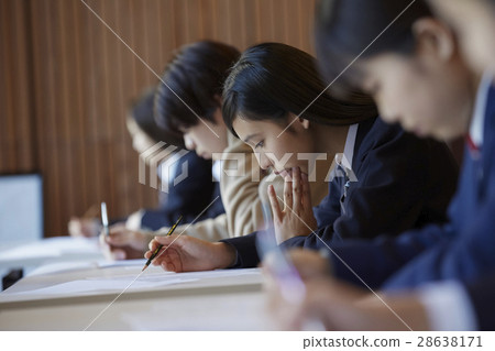學生參加考試場地考試 學生參加考試場地考試 28638171