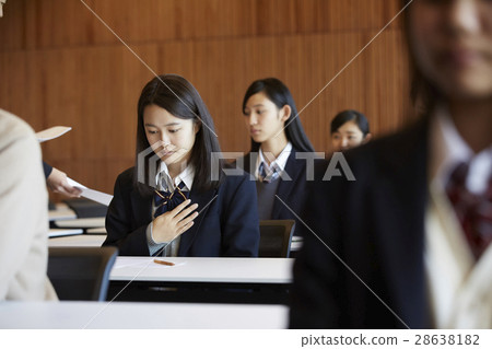 學生參加考試場地考試 28638182