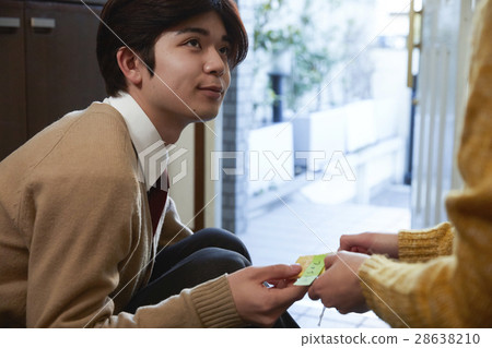 Mother who gives amulet of passing examination pass prayer prayer 28638210