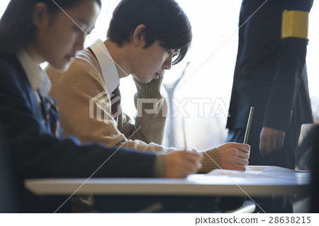 學生參加考試場地考試 學生參加考試場地考試 28638215