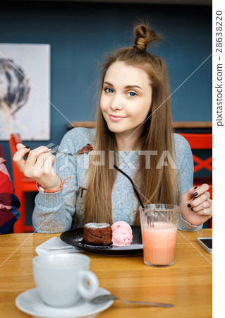 beatiful young woman eat desert in caffe 28638220