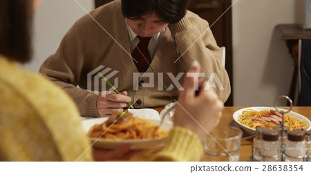 學生在吃飯 28638354