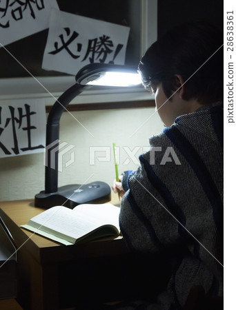 在午夜學習的學生預科學生 28638361