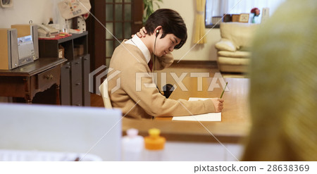 Men who study exams at home 28638369