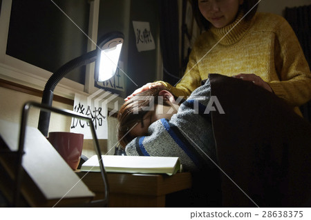 為學生工作的母親 為學生工作的母親 28638375