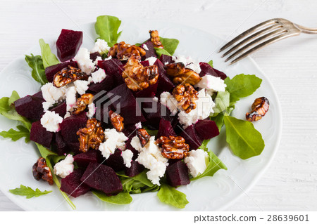 Dietary salad of beets, arugula, feta cheese 28639601