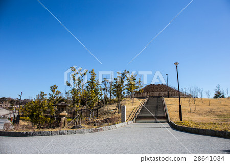 Park on the hill 28641084