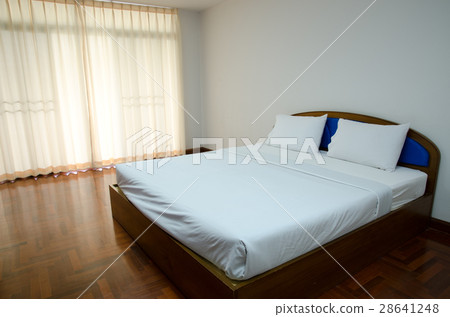Bedroom 28641248