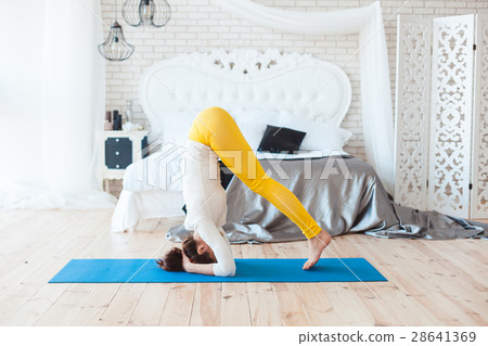 Woman does sports exercises in the morning. 28641369